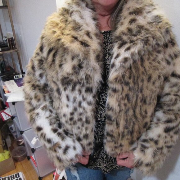 Jessica Simpson Faux Fur leopard Jacket Size Large NWT's - Picture 2 of 10